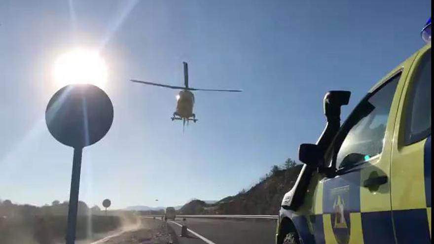 Un helicóptero medicalizado se lleva grave a un herido en un accidente de tráfico en Puerto Lumbreras