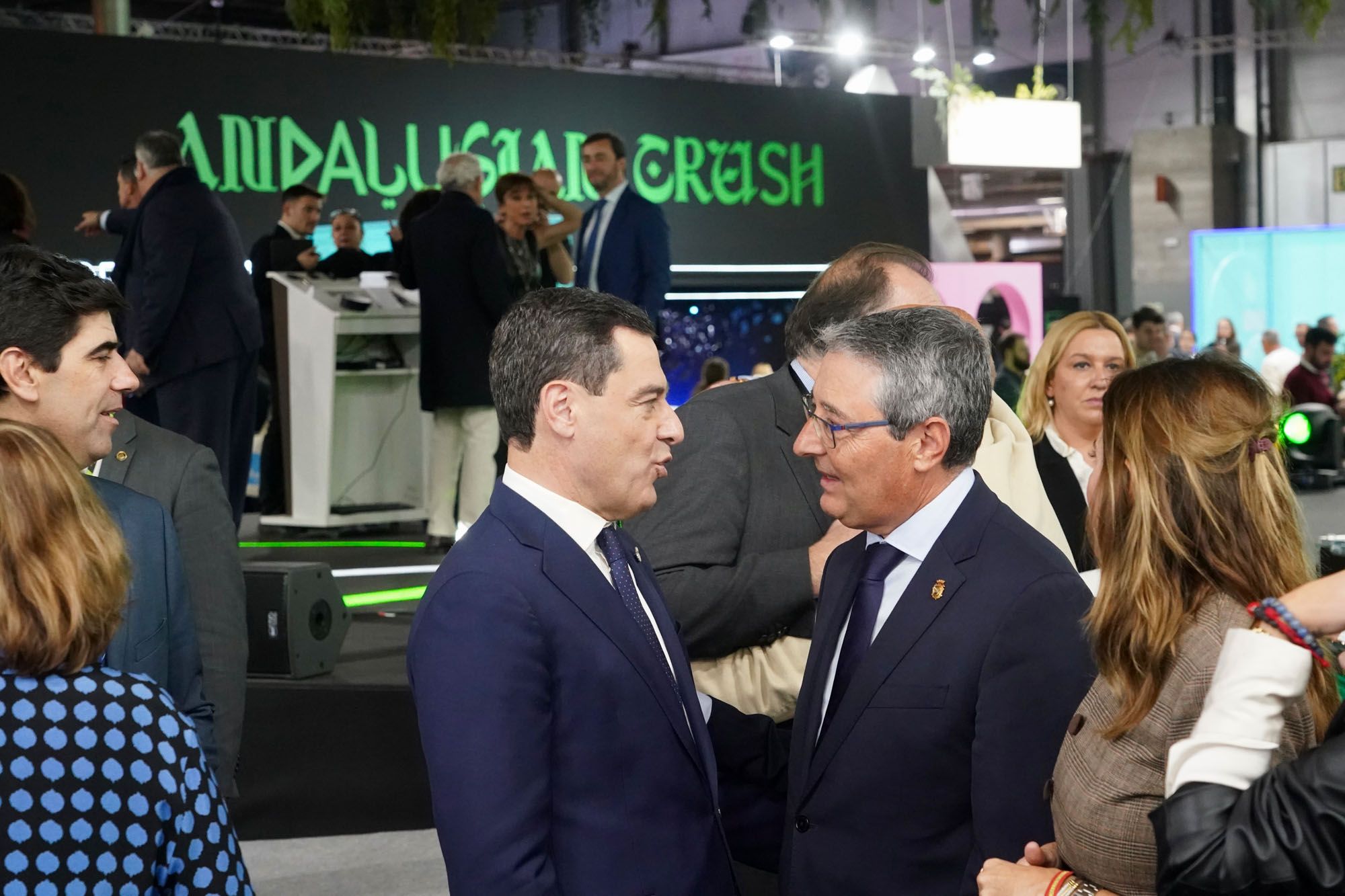 Juanma Moreno, en la jornada inaugural del stand de Andalucía en Fitur 2024.