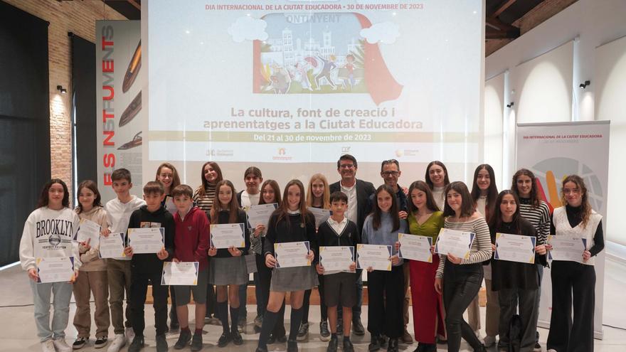 Ontinyent concede los premios al rendimiento académico en el marco de la Semana de la Ciudad Educadora