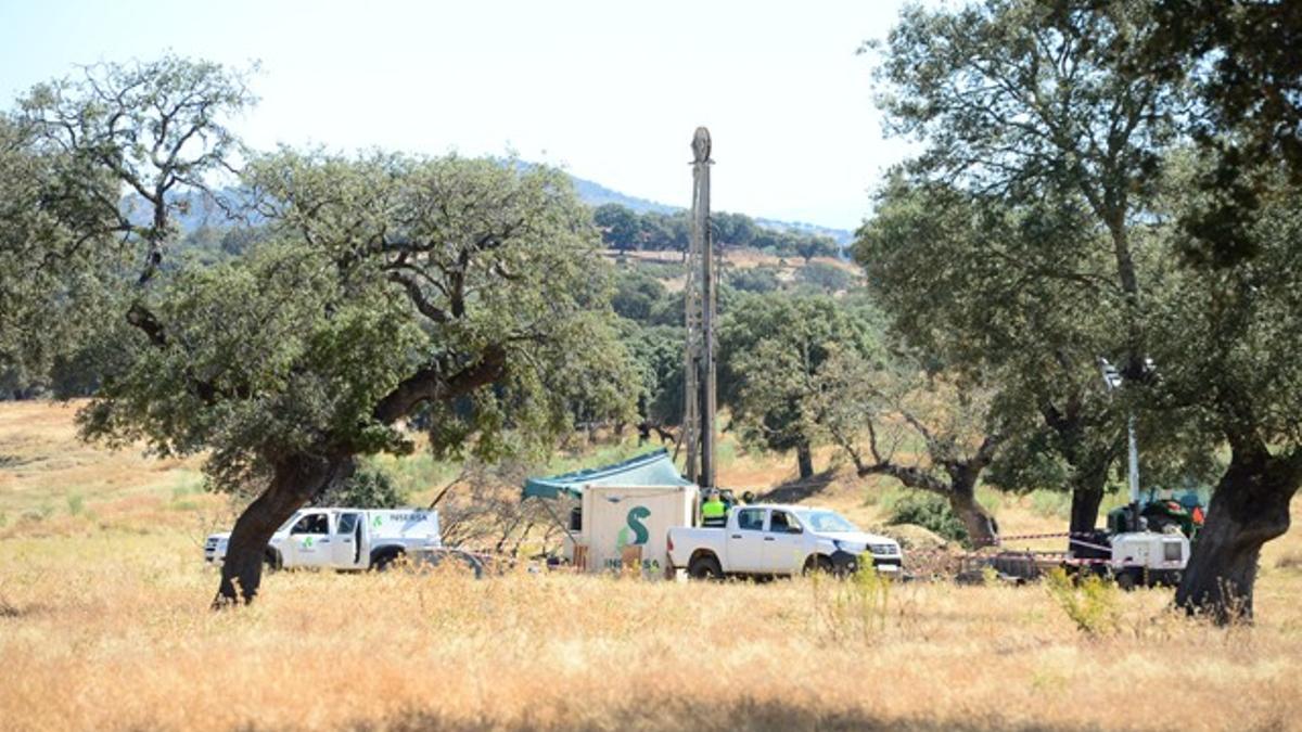 Sondeos en los terrenos de la mina de litio que se proyecta en Cañaveral.