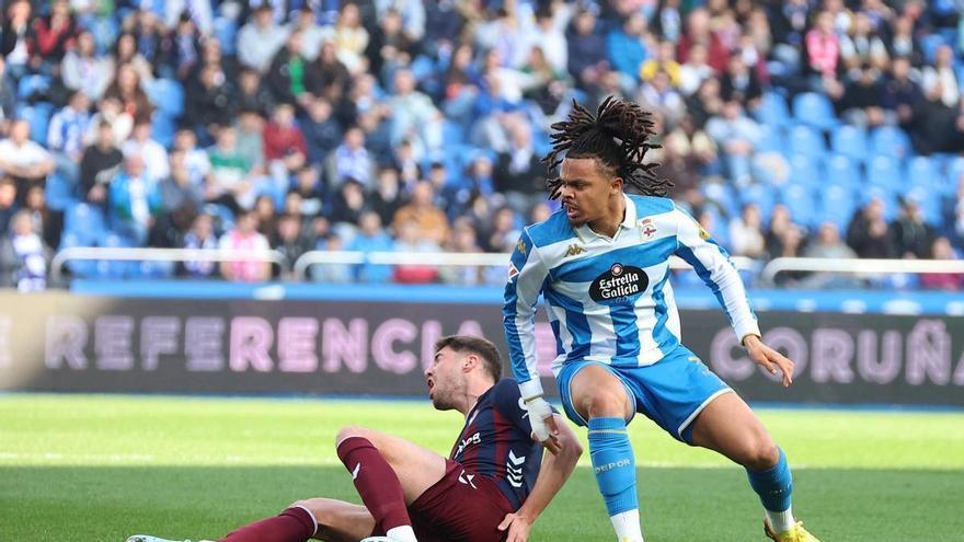 Un once titular del Deportivo reconocible y con variantes
