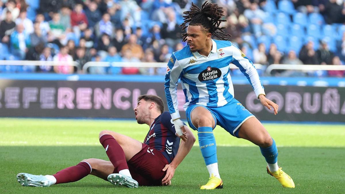 Un once titular del Deportivo reconocible y con variantes