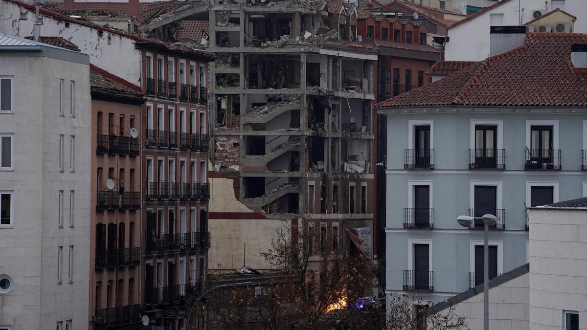 La fuerte explosión que destrozó un edificio en el centro de Madrid en enero 2021, en imágenes