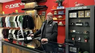 La venta online y las falsificaciones, principales retos de José Javier Alcántara, dueño de Cynara en Cáceres