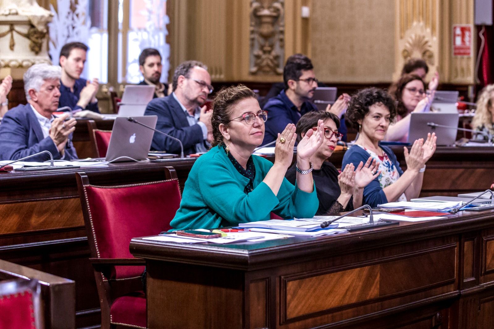 Debate de la Ley Turística en el Parlament