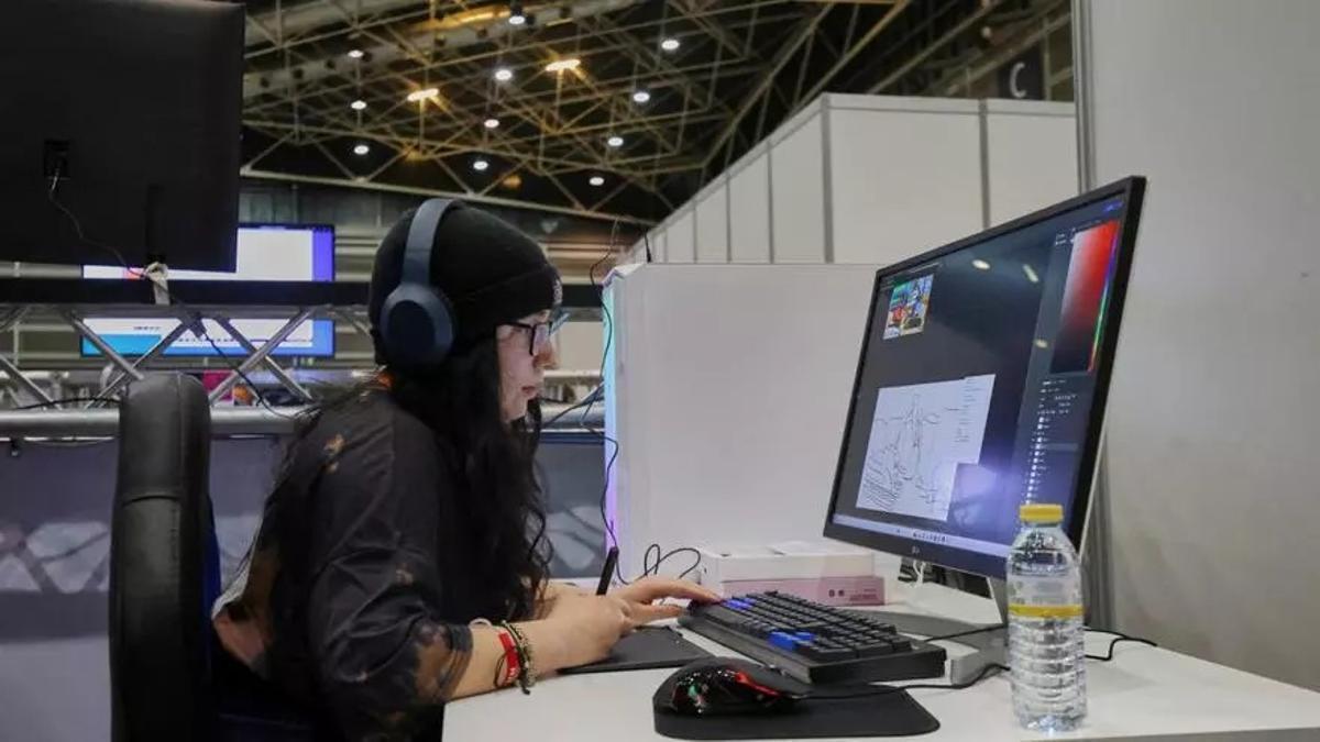 Una estudiante de FP en Feria Valencia.