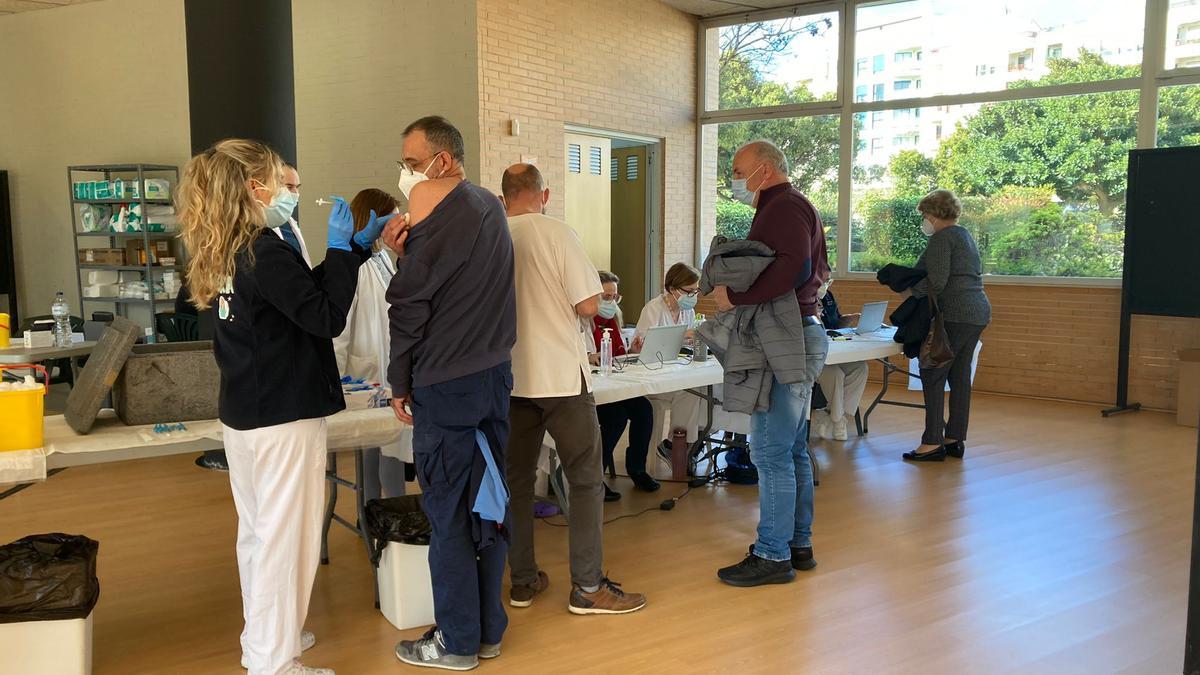 Vacunación en el Centre Esportiu Roís de Corella de Gandia