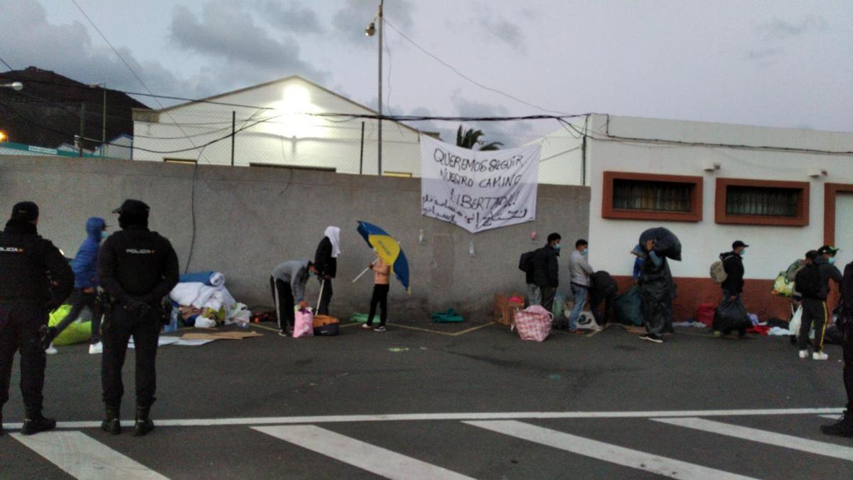 Protesta de migrantes en el centro Canarias 50