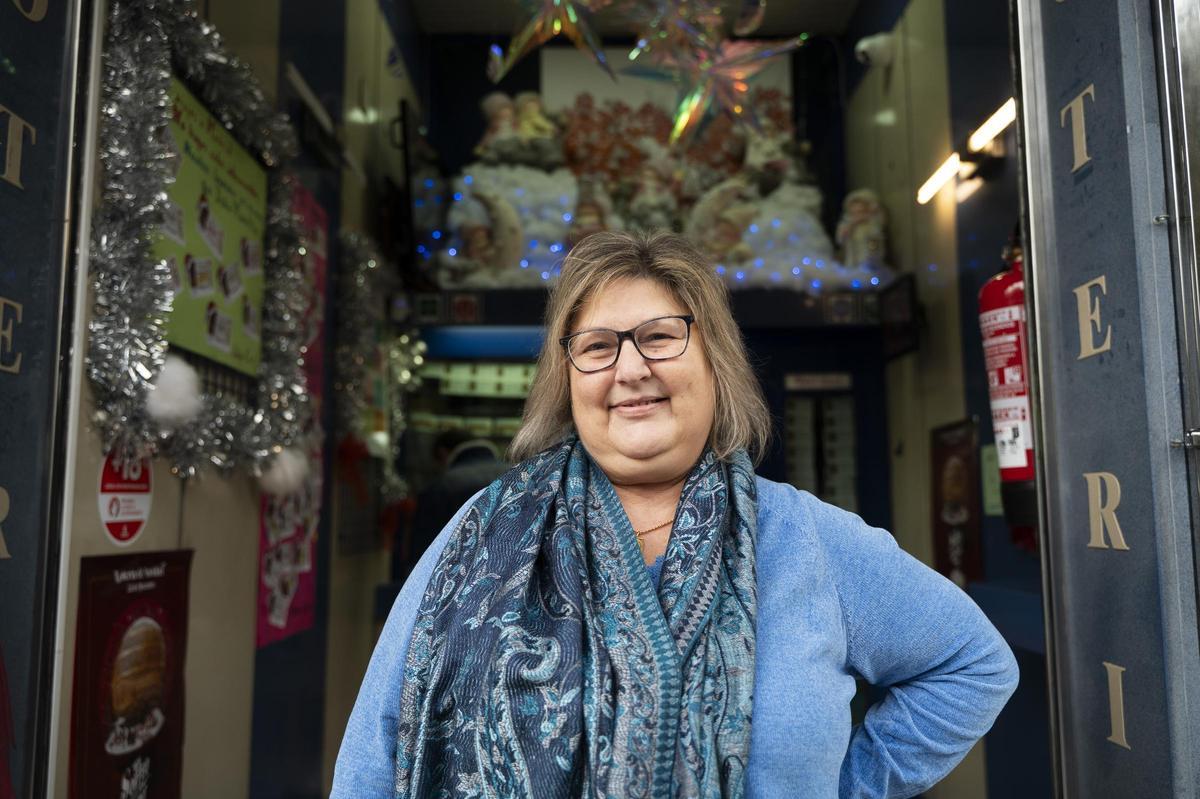 La emoción del sorteo de Lotería de Navidad en Cáceres, en imágenes