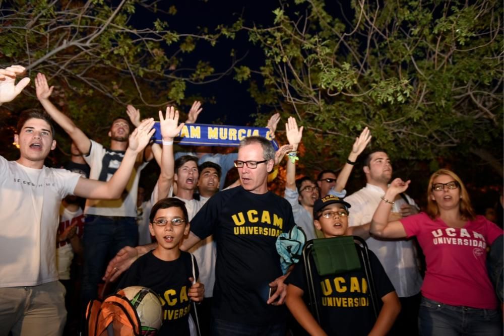 Los aficionados del UCAM lo celebran desde la universidad