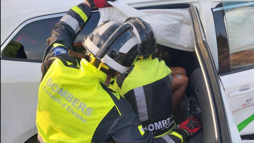 Una clienta de un taxi de Ibiza, herida en accidente de tráfico