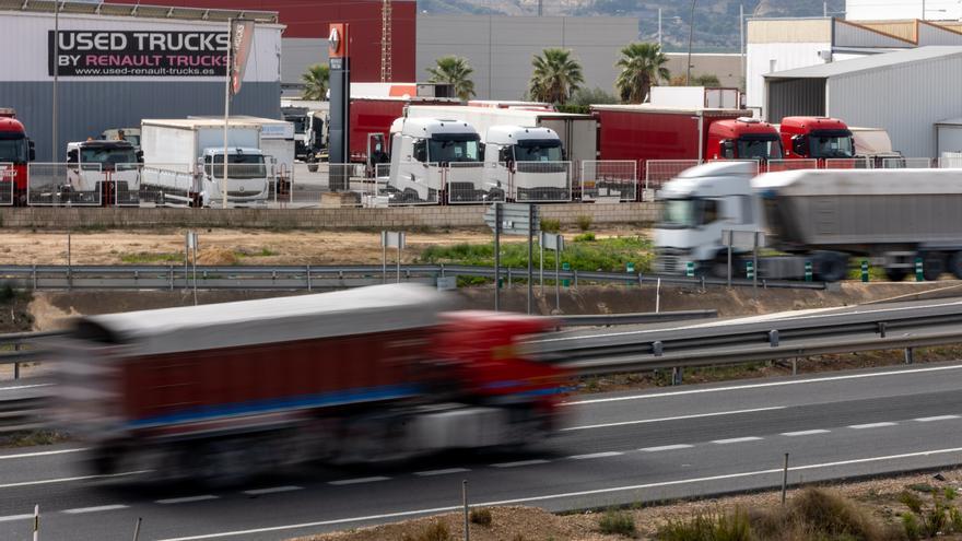 Las empresas no encuentran camioneros: faltan 600 conductores en Alicante