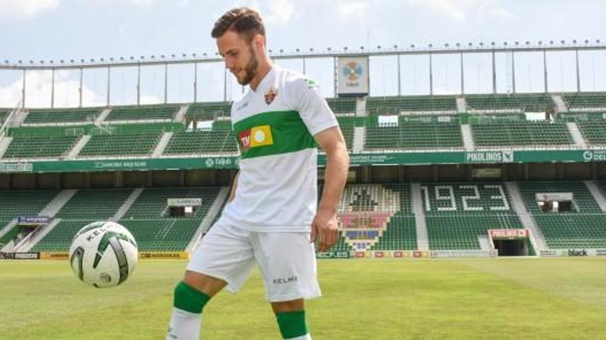 Iván Calero, esta mañana, durante su presentación como jugador del Elche