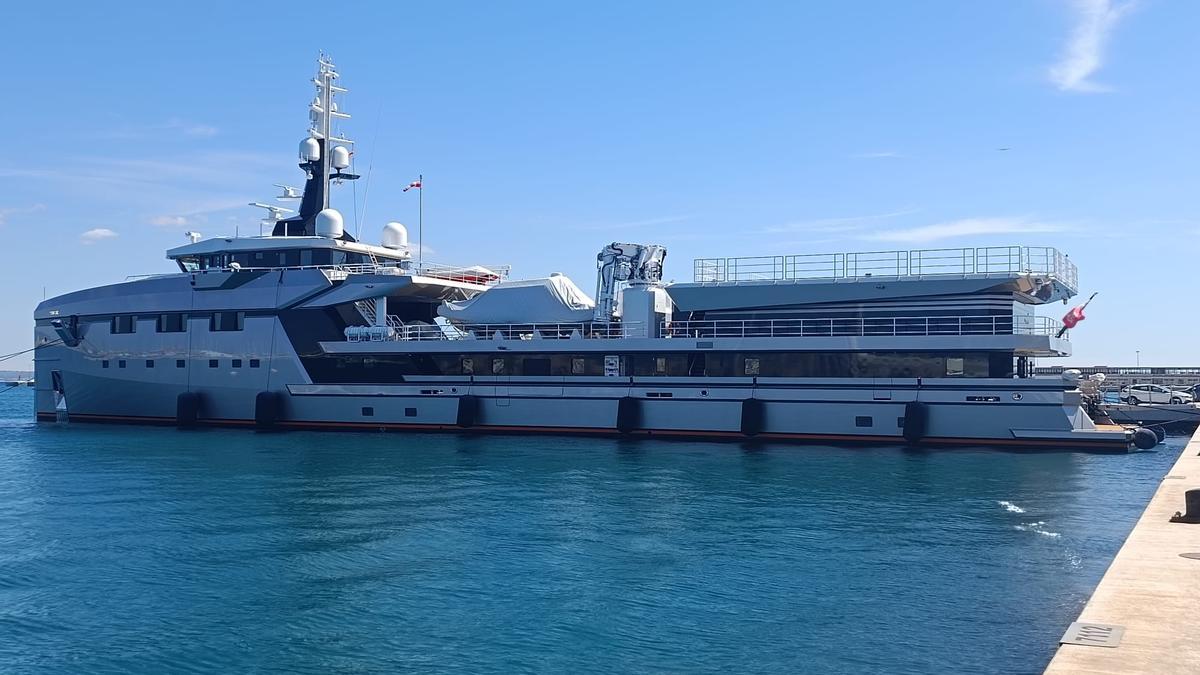 Jeff Bezos, fundador de Amazon, completa su flota en Mallorca: atraca en el  Club de Mar el yate Abeona de 75 metros de eslora