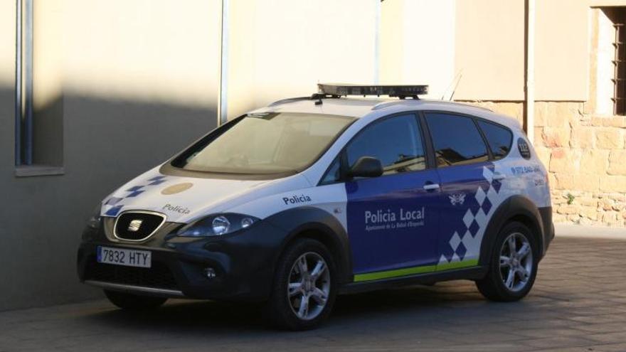 La Policia Local atrapa in fraganti un jove robant en un pis de La Bisbal