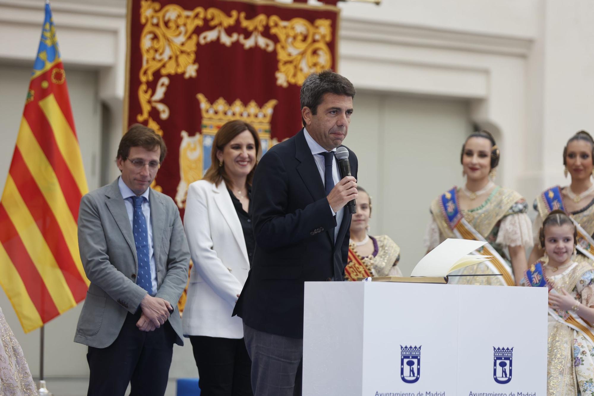 Las mejores imágenes de la recepción a las falleras en el Ayuntamiento de Madrid