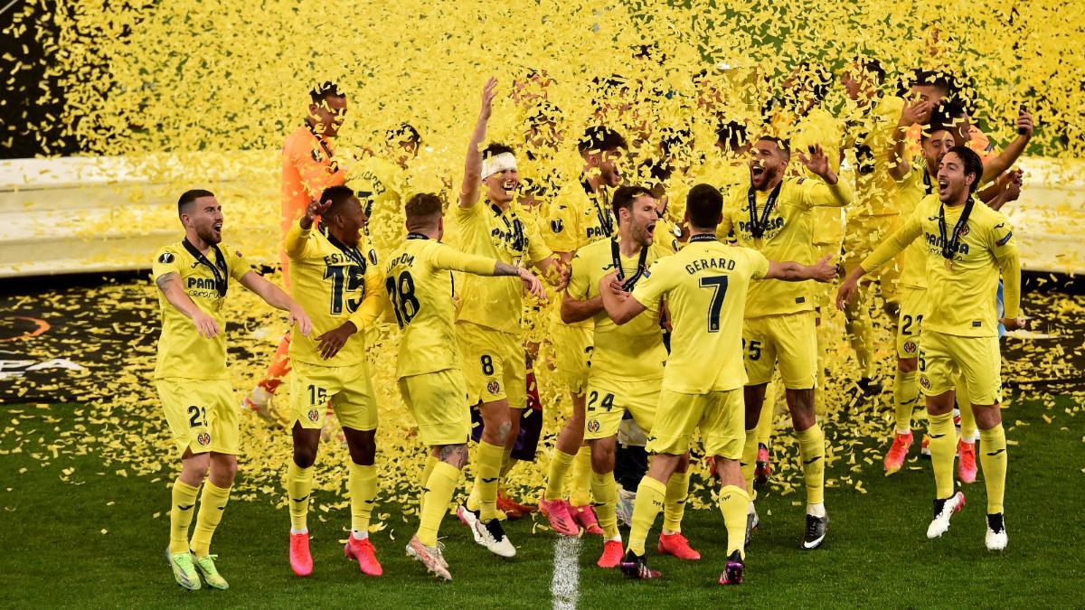 Los jugadores del Villarreal celebrando el título (2021)