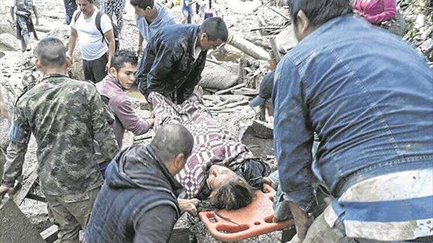 Más de 150 muertos por una avalancha de lodo en Colombia