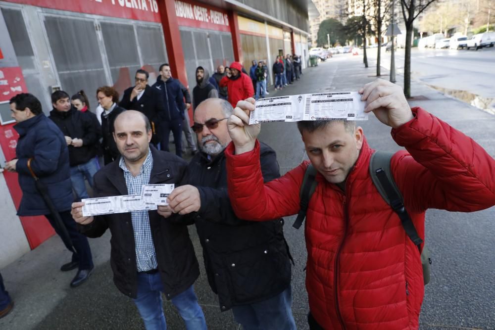 Colas en El Molinón para las entradas del derbi