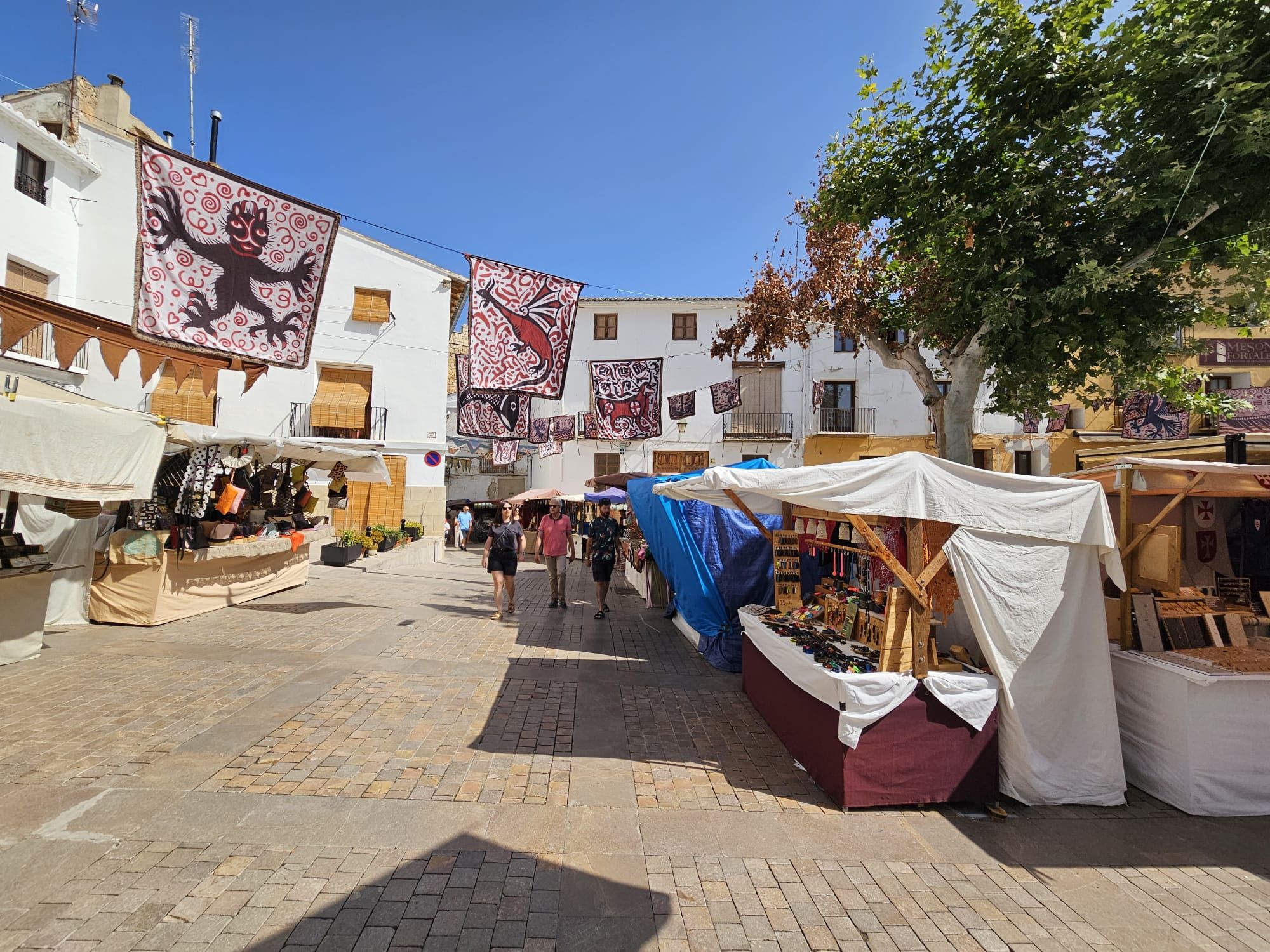 La Villa de Requena vuelve al pasado con el mercado medieval