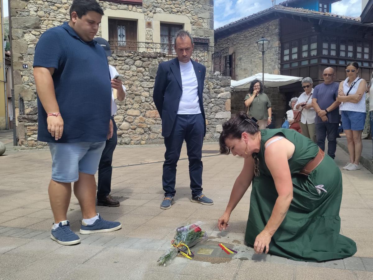 Parres coloca su stolperstein en memoria de Manuel Cueto Pérez