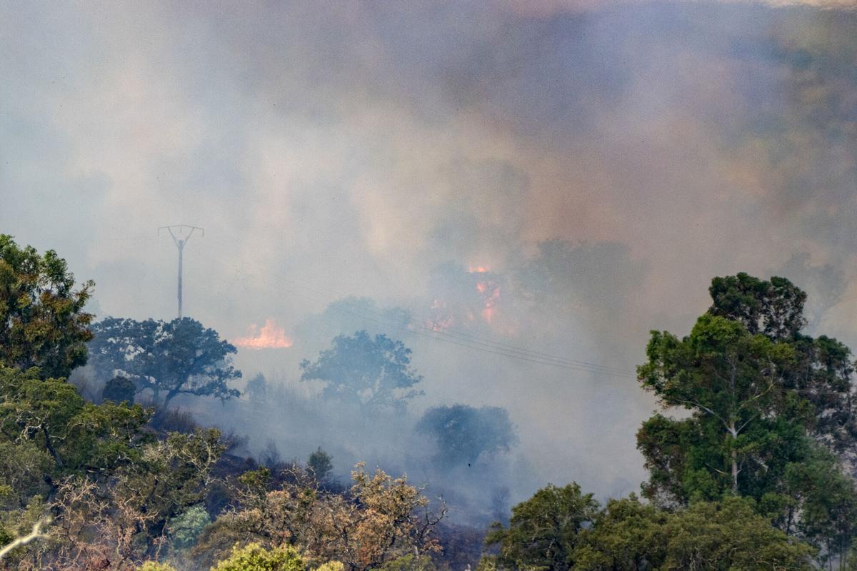 Las impactantes imágenes del incendio de El Cerro de Andévalo
