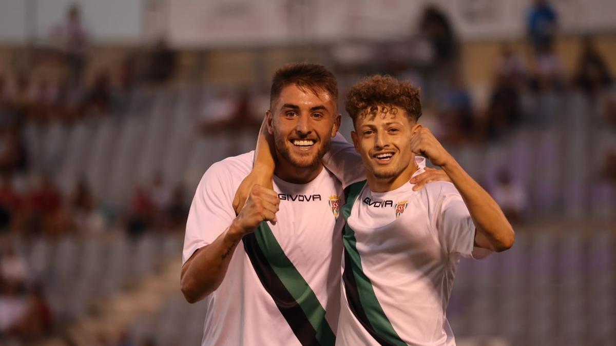 Antonio Casas y Simo Bouzaidi celebran uno de los goles frente al Jaén.
