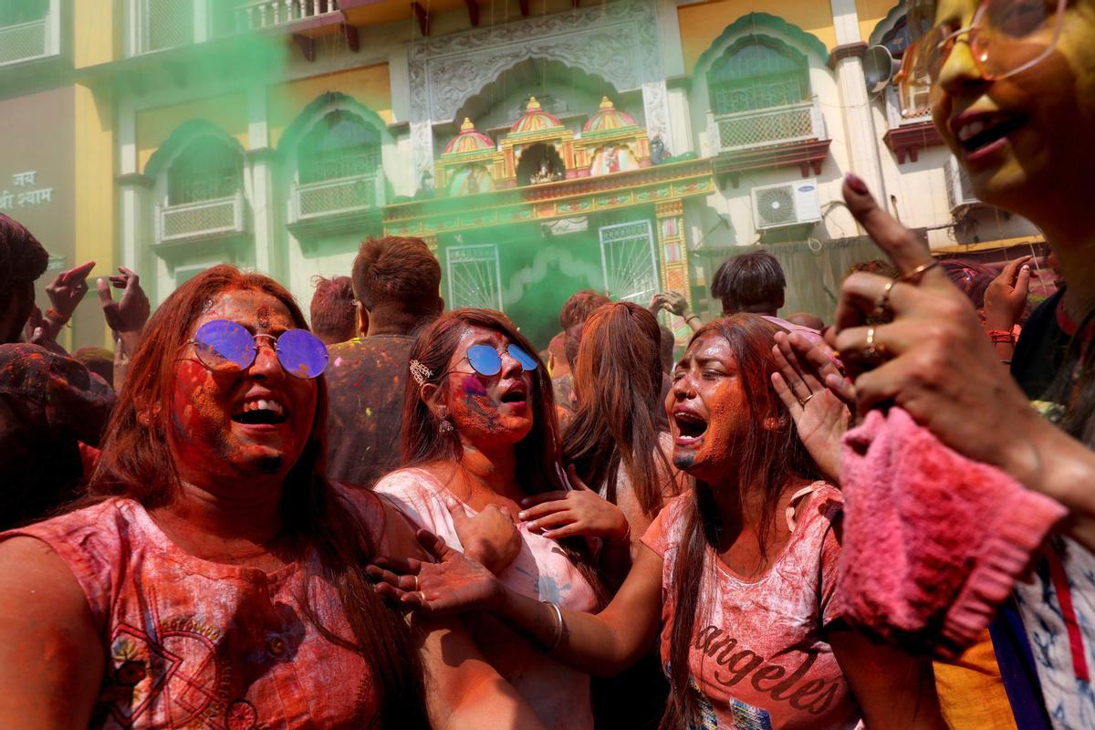 Celebración del Holi, festival de los colores, en Calcuta