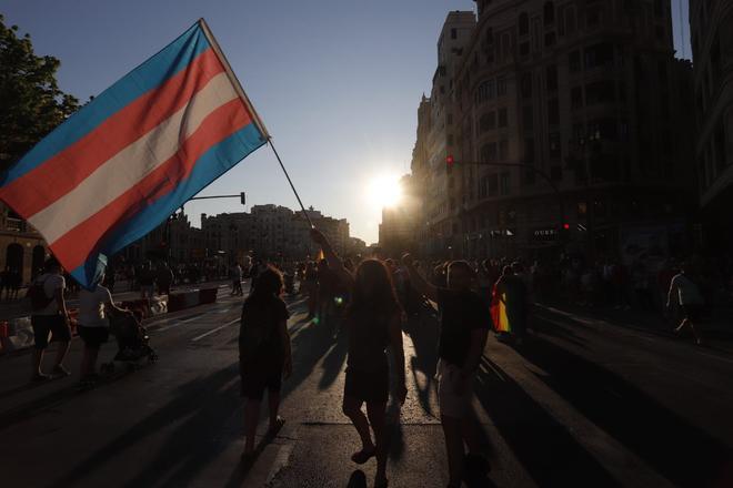 València se tiñe de color en la manifestación del Orgullo LGTBI+