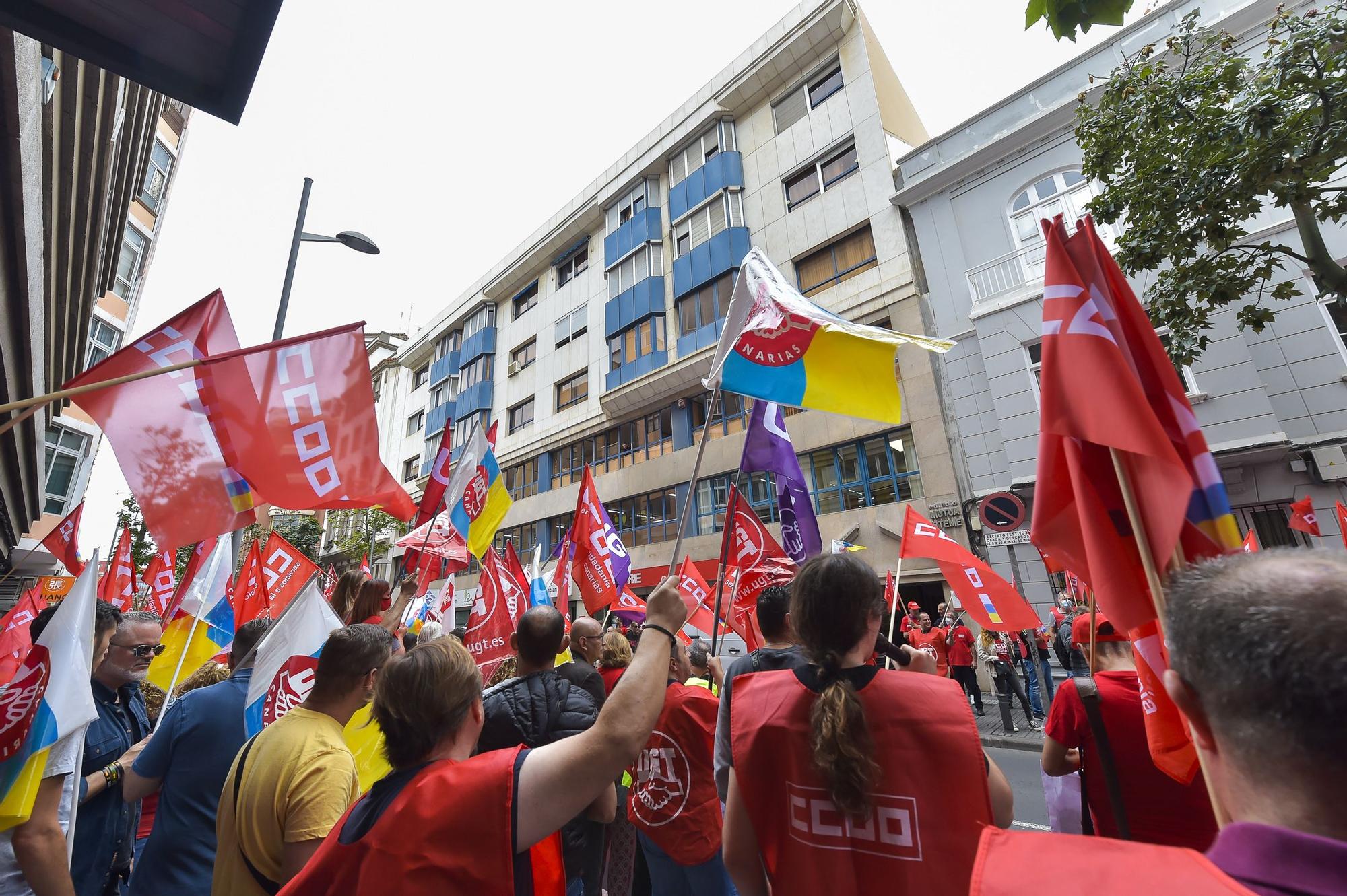 Protestas de los sindicatos por el bloqueo a la subida de salarios