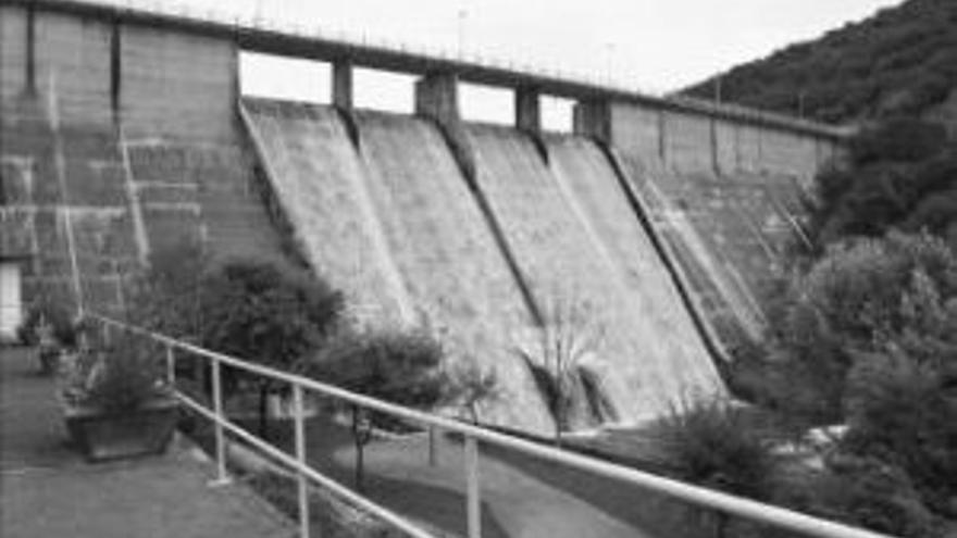 El pantano de Villar del Rey alivia agua hace dos semanas