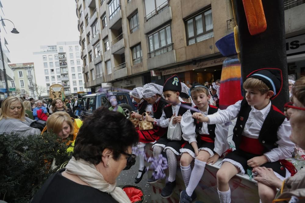 Desfile de carrozas del Día del Bollo de Avilés