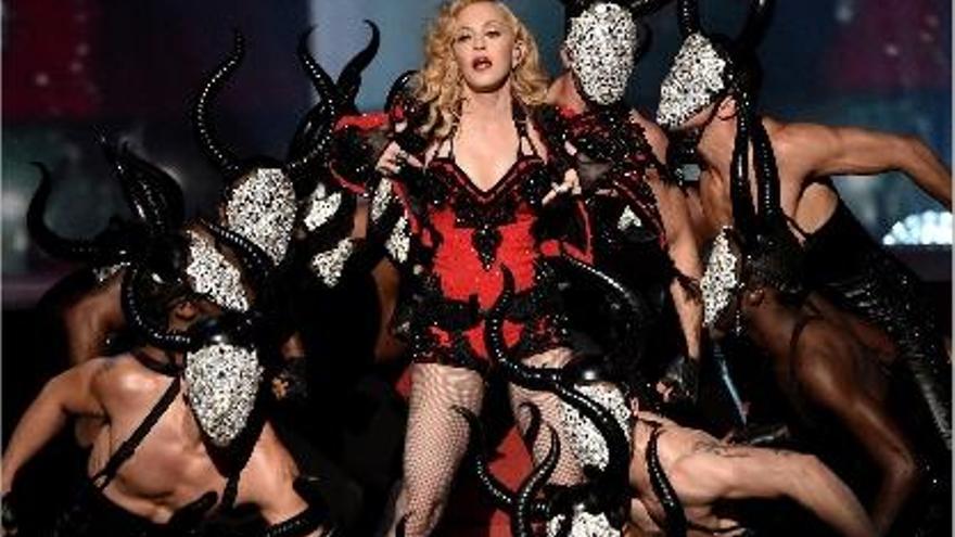 Madonna fa embogir Barcelona en el seu primer concert