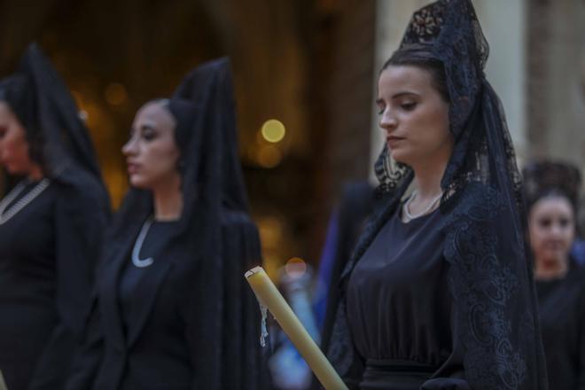 Procesiones del Viernes Santo en Alicante: Nuestra Señora de la Soledad de Santa Maria y Hermandad Penitencial Mater Desolata