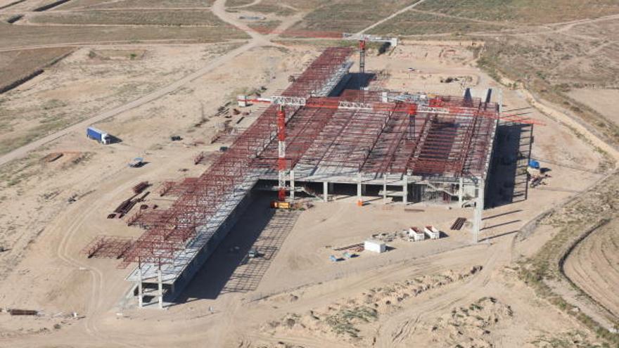 Vista aérea de la terminal de pasajeros, cuya estructura está prácticamente finalizada, como se ve en la fotografía
