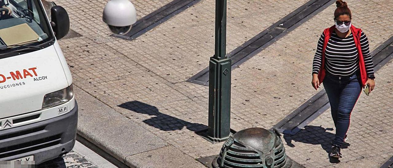 Imagen de una cámara instalada en la plaza de España de Alcoy.