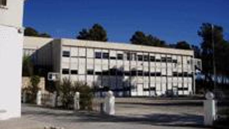 El pabellón de Secundaria del colegio.