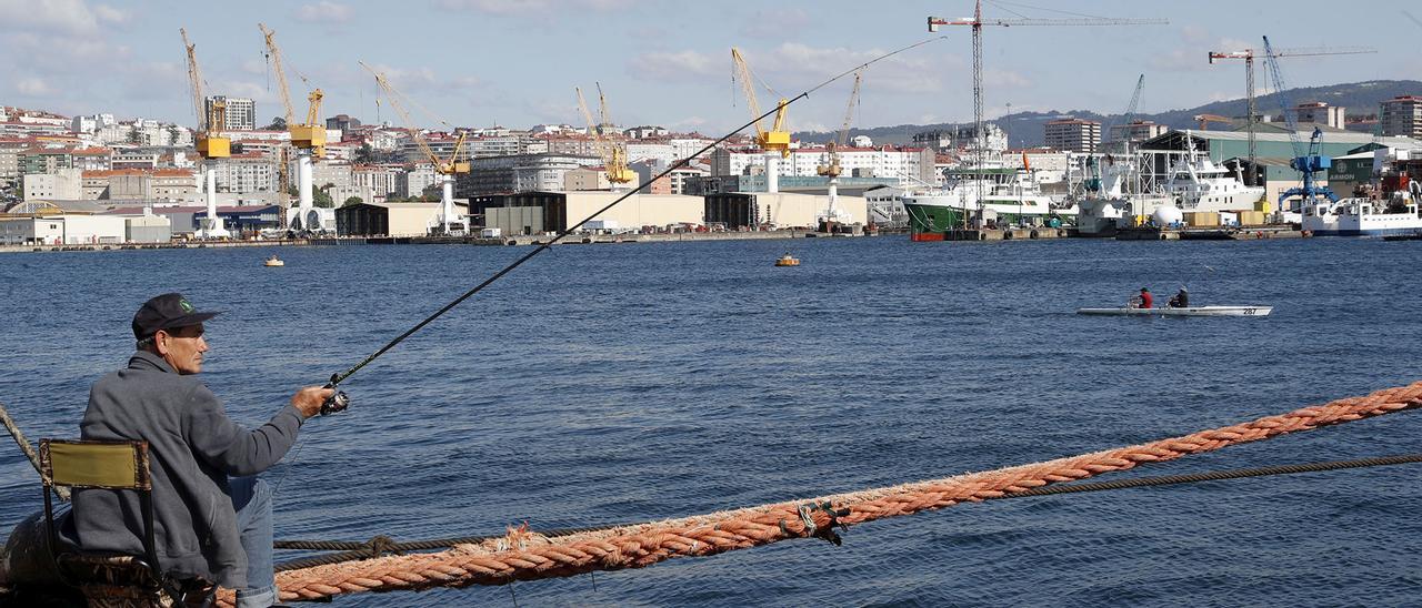 Vista panorámica de las instalaciones de Barreras (i.)y las actuales de Armón (d.)