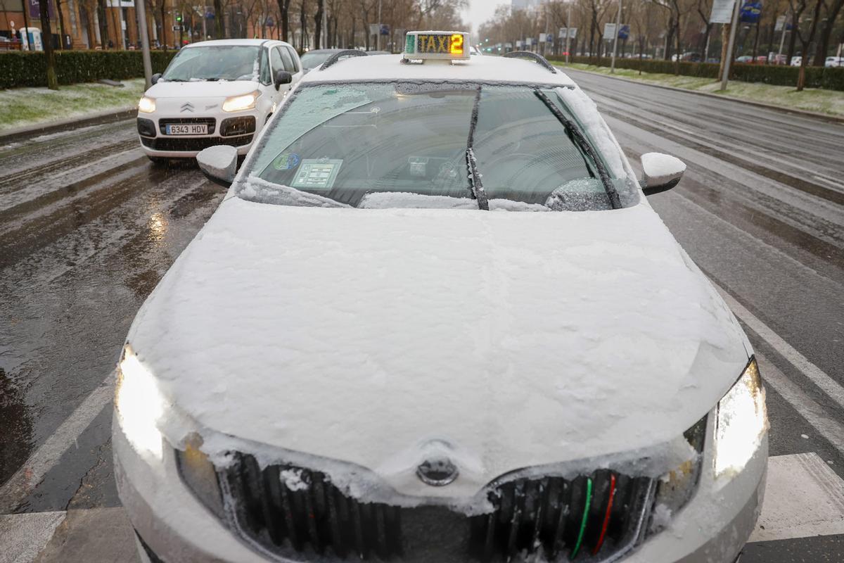 Aguanieve y bajas temperaturas en Madrid, en la tarde de este sábado.