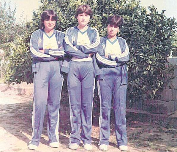 Melu, a la izquierda, con sus compañeras Begoña Misa y Adoración Figueroa, la tripleta que ganó en 1982. // CCD Bolos da Carrasca