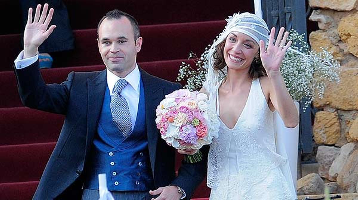 Andrés Iniesta es casa amb Anna Ortiz al castell de Tamarit.