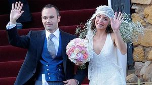 Andrés Iniesta es casa amb Anna Ortiz al castell de Tamarit.