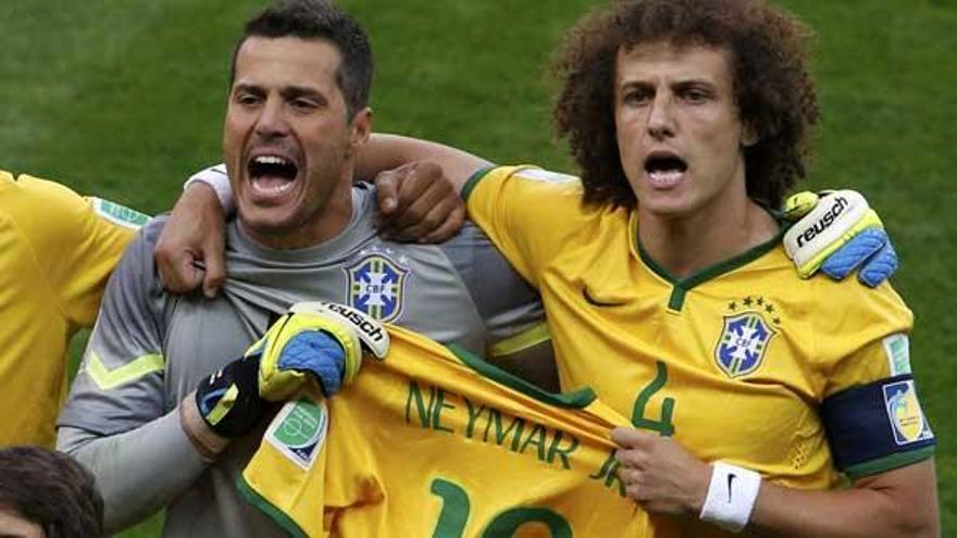 David Luiz y Julio César se acordaron del ausente Neymar