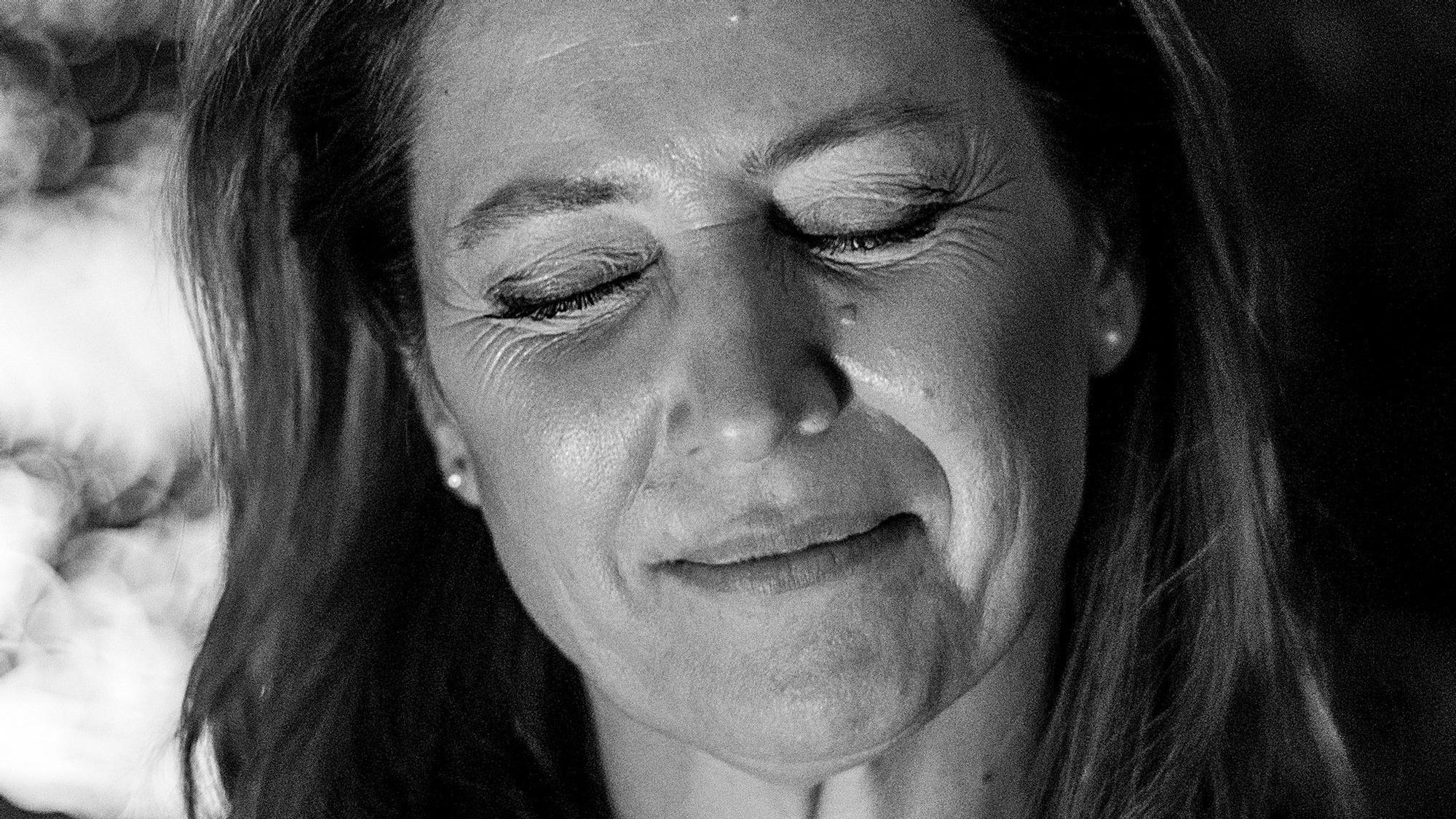 Barcelona 11.05.2022. Contra (de los ojos cerrados). La bailaora Sara Baras con los ojos cerrados para la Contra de Nuria Navarro. Fotografía de Jordi Cotrina