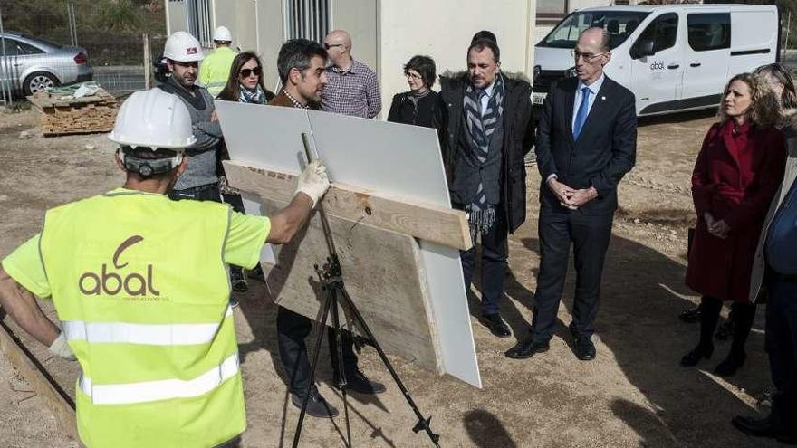 Jesús Vázquez Almuiña visita las obras del centro de salud de Pereiro de Aguiar. // Brais Lorenzo