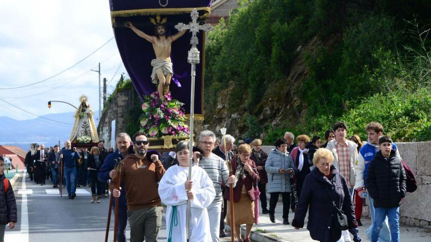 El Cristo das Boas Augas y la Virgen de Os Remedios, en la PO-551.