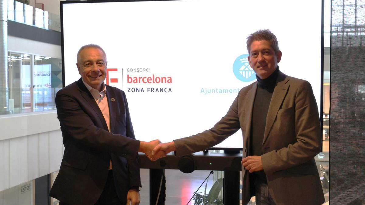 El alcalde de L’Hospitalet, David Quirós, y el delegado especial del Estado en el CZFB, Pere Navarro