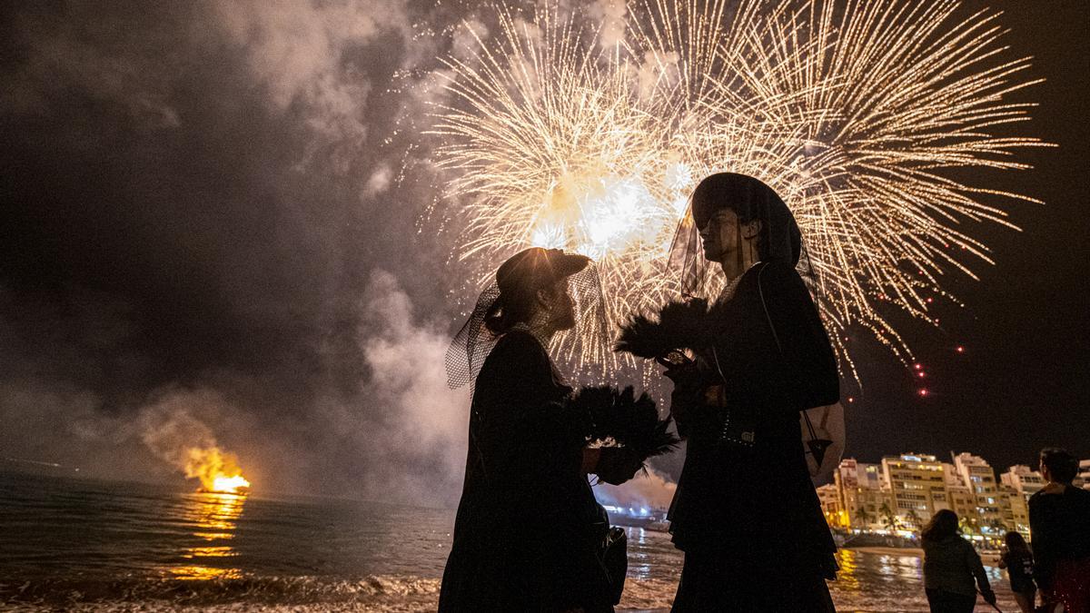 Los sanitarios ante la llegada del Carnaval a Las Palmas de Gran Canaria: “Si tienes mocos o tos, no vayas al carnaval o vete con mascarilla”