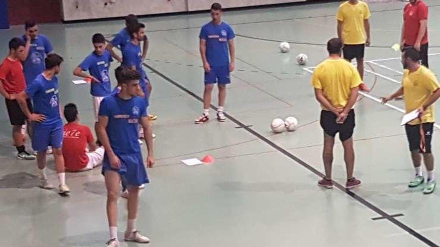 La plantilla en su primer entrenamiento.