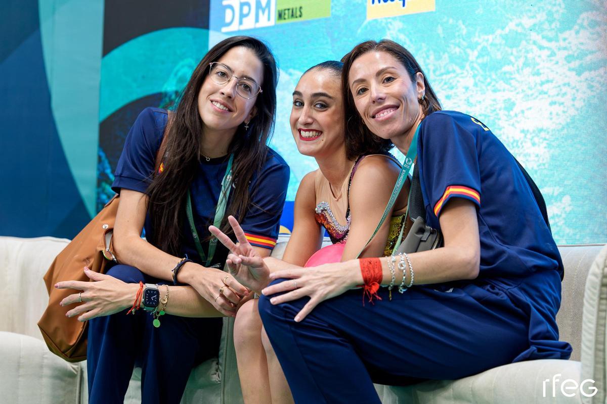 La castellonense Marta Linares (d) es la entrenadora nacional de las gimnastas individuales Alba Bautista, Daniela Picó y Lucía González.